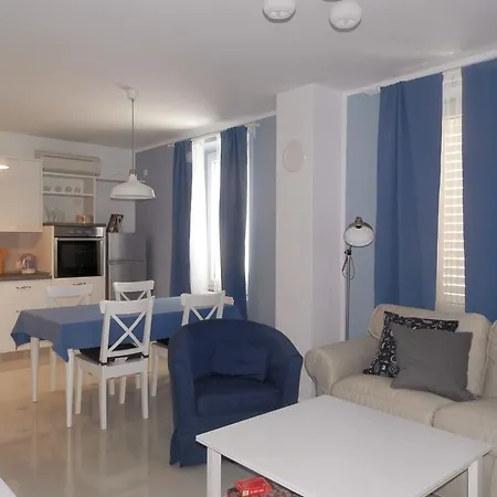 Kiki Candy Apartman